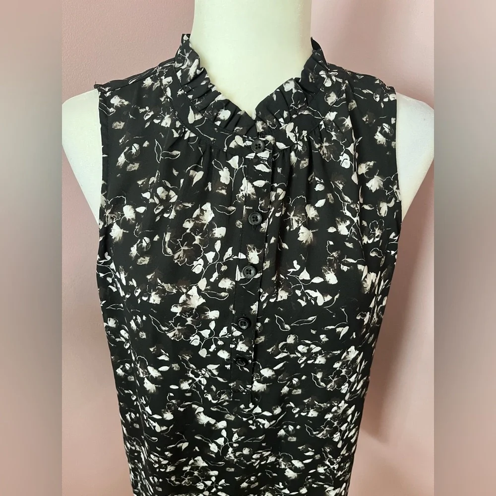 Dressy Sleeveless Blouse size M - Picture 7 of 10